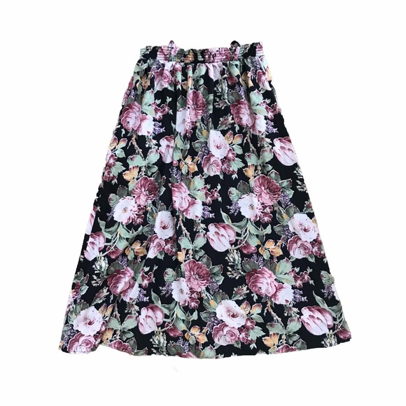 Vintage Connections Floral Skirt 🌷 - Picture 2 of 4
